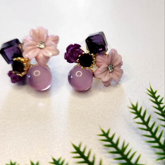 Earrings - Picture 1 of 3